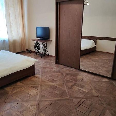 Rose Apartment Lviv Bagian luar foto